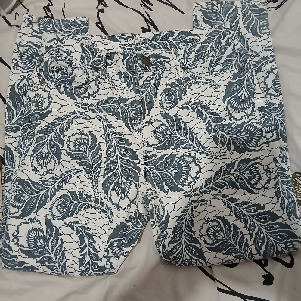 LOFT Curvy skinny Ankle 27/4 Navy and White Patterned jeans